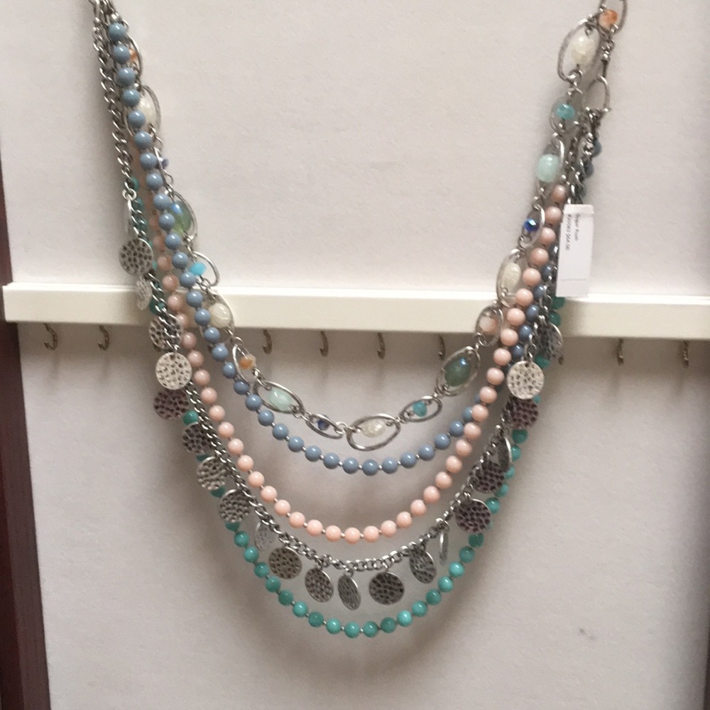 Necklaces break into more